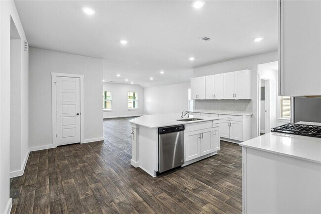 Building Photo - 605 Jane Long Dr