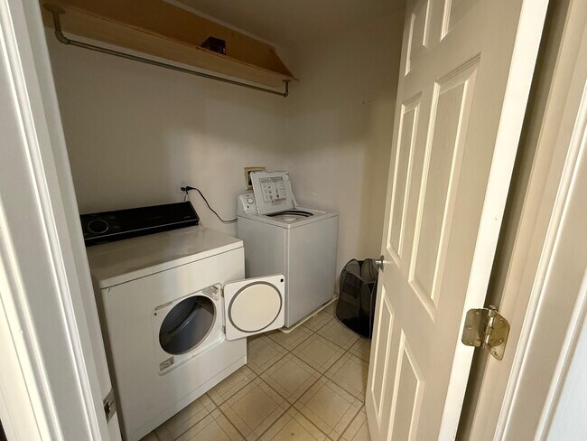 Building Photo - 160 Crescent Ln