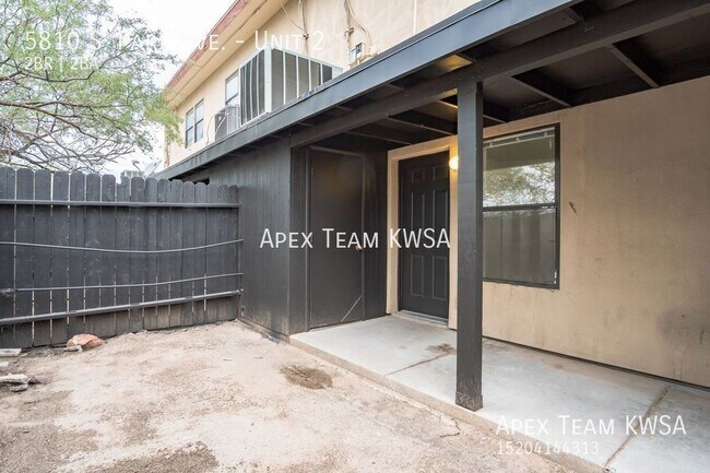 Building Photo - 5810 S Park Ave