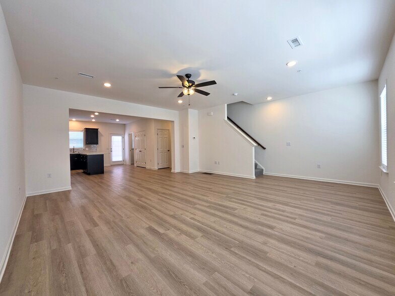 Building Photo - 2449 Spring Water Cir
