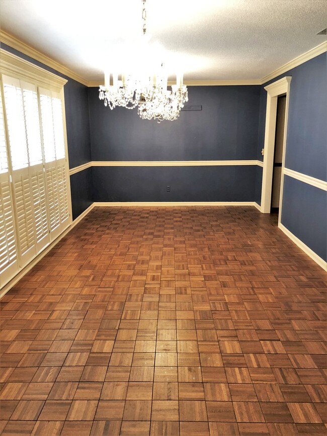 Building Photo - 706 Gentilly Rd