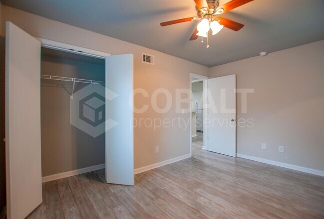 Building Photo - 271 Glen Iris Dr NE