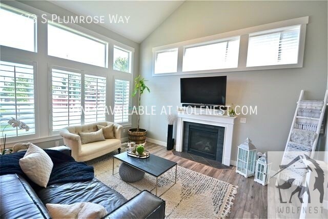 Building Photo - No Deposit Option! Ravishing 3 Bedroom Tay...