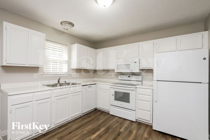 Building Photo - 3400 Fernstone Cir