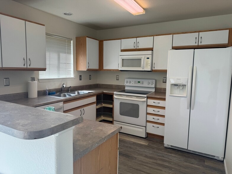 Building Photo - 3660 W 25th St