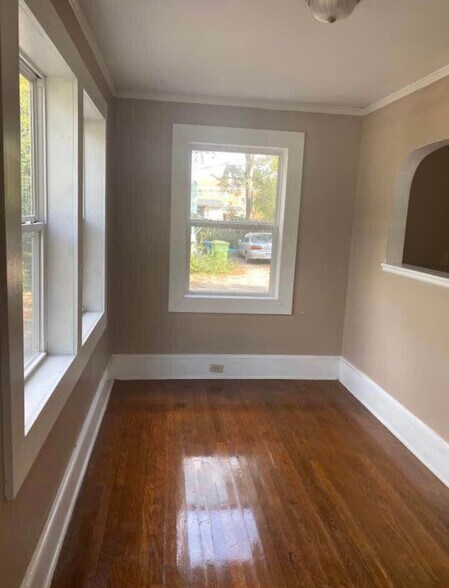 Building Photo - 2053 Monroe St