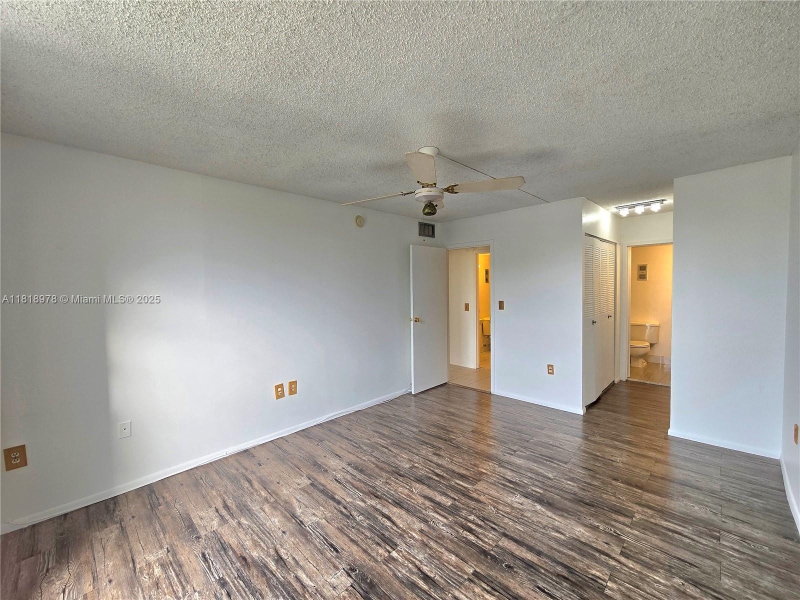 Building Photo - 2500 NE 135th St