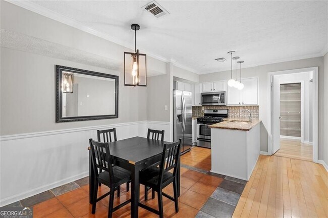 Building Photo - 2045 Brian Way