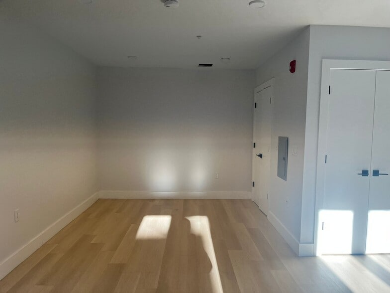 Building Photo - 319 Forrest St