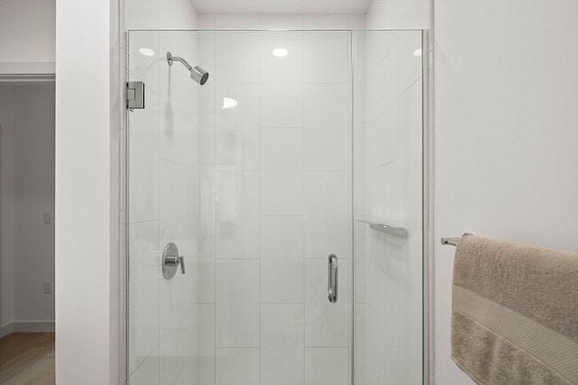 Building Photo - 45 Lewis St