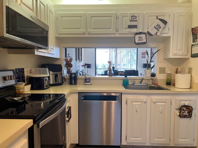 Building Photo - 3138 Via Poinciana
