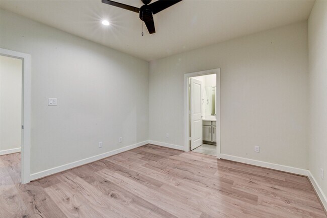 Building Photo - 1614 Northwood St