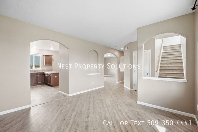 Building Photo - 800 S Hamilton Rd
