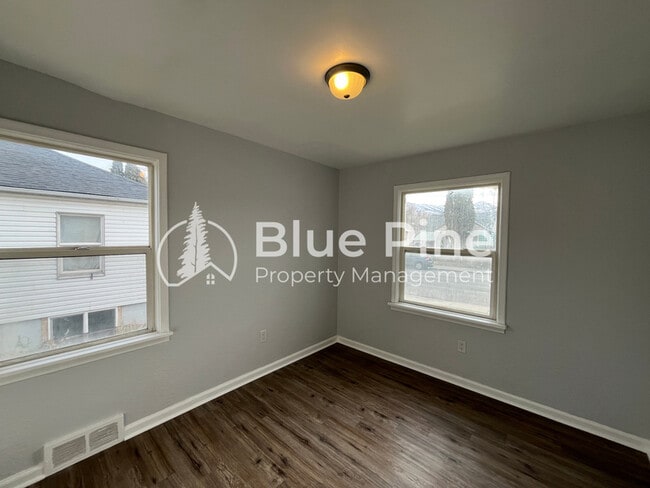 Building Photo - 1322 S 4th Ave