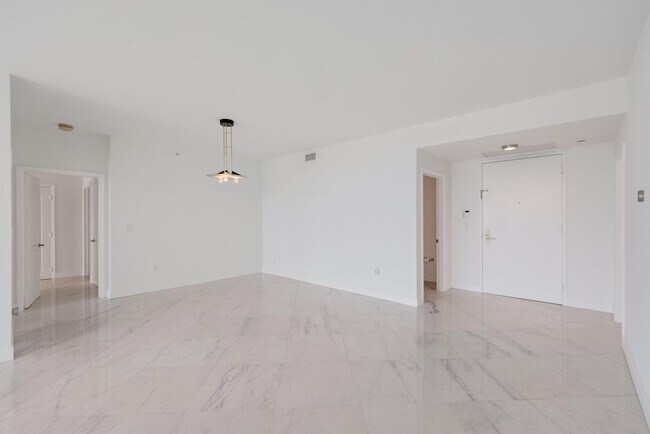 Building Photo - 500 SE Mizner Blvd