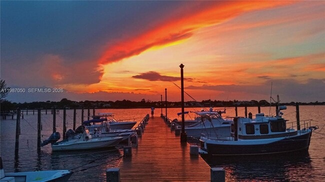 Building Photo - 825 Center St 35C