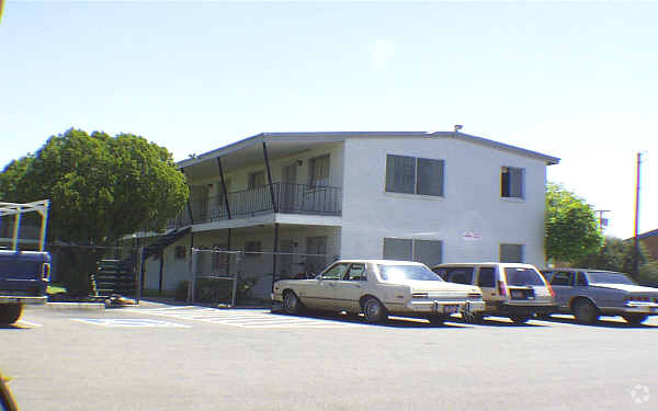 Primary Photo - Palms on 7th Street