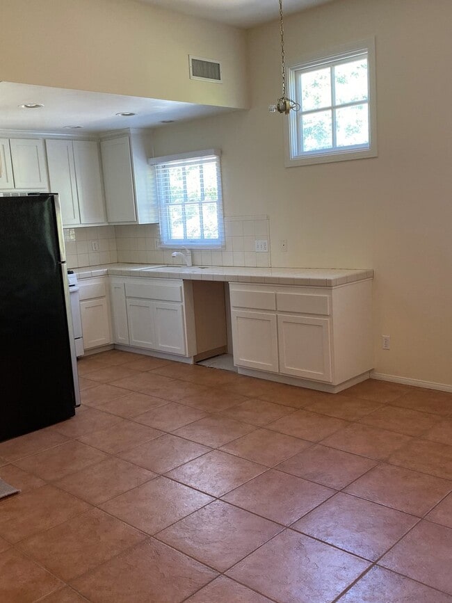 Building Photo - Santa Barbara - Cute two bedroom, one bath upstairs home near Cottage Hospital.