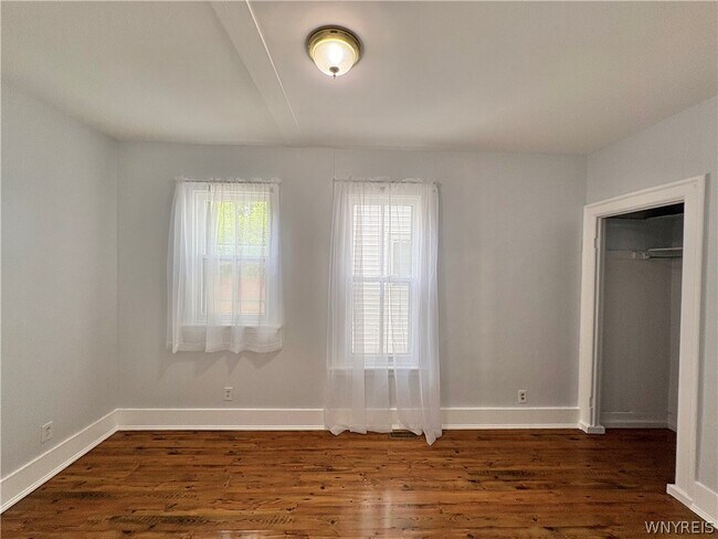 Building Photo - 414 Hoyt St