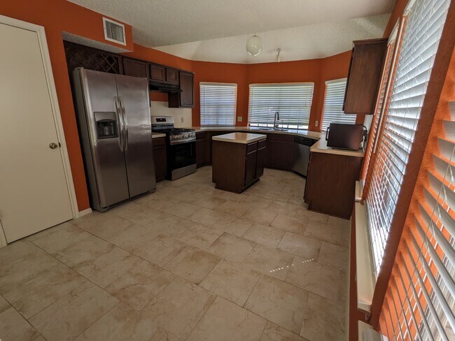 Building Photo - 4715 Sunshine Dr