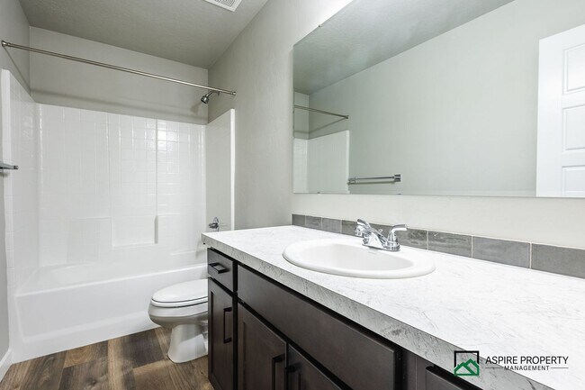 Building Photo - Upgraded 4 bed 3 bath home