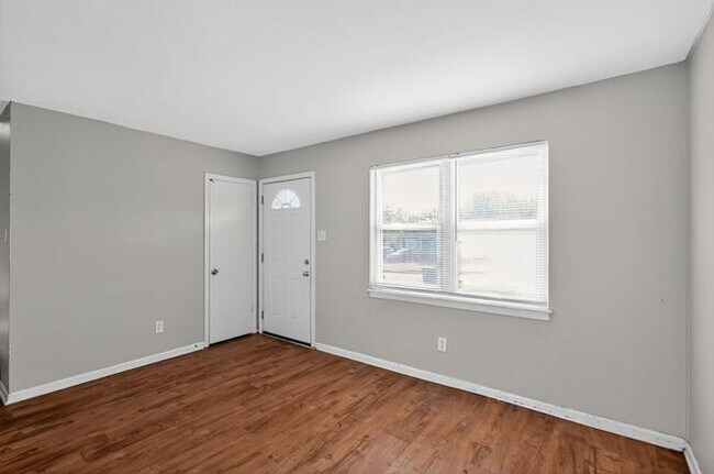 Building Photo - 896 Pawnee Ave