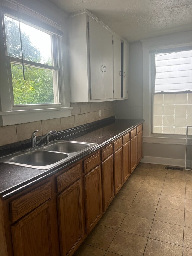 Building Photo - 3717 Wheeler Ave