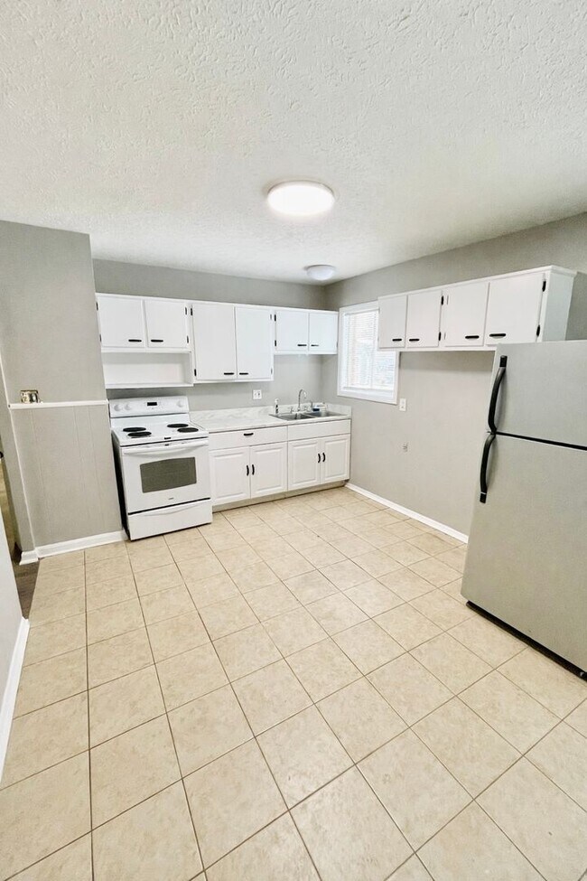 Building Photo - 4  Bedroom Home Ready Now