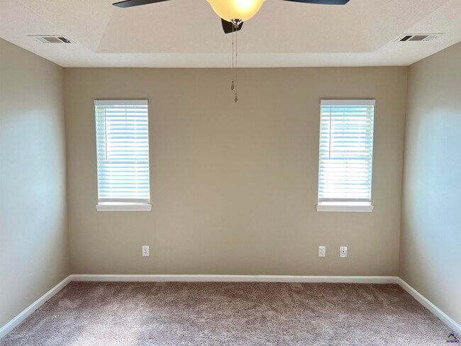 Building Photo - 203 Bryson Way