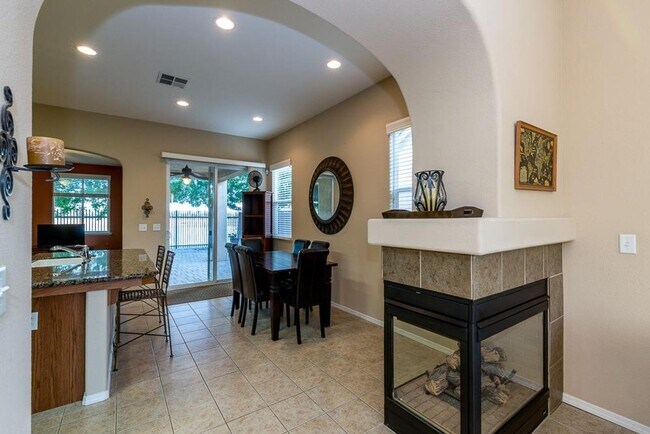 Building Photo - Updated North Clovis 3/2