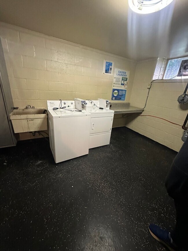 Building Photo - 1911 W Baltimore St