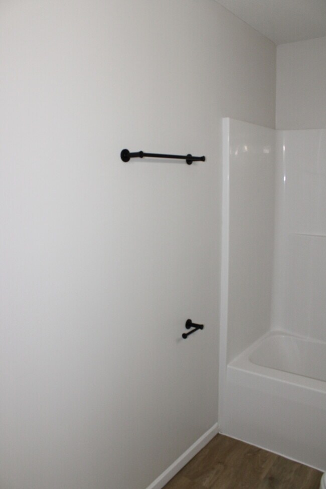 Building Photo - 3bed 1 bath in Independence - Newer Build