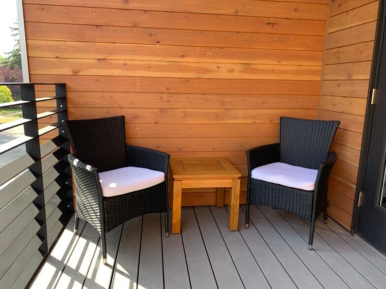 sitting area on deck - 718 W Babcock St