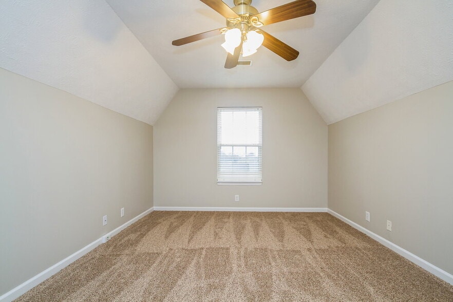 Building Photo - 1112 Skipton Dr