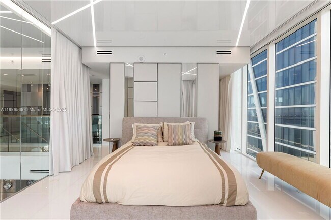 Building Photo - 1040 Biscayne Blvd