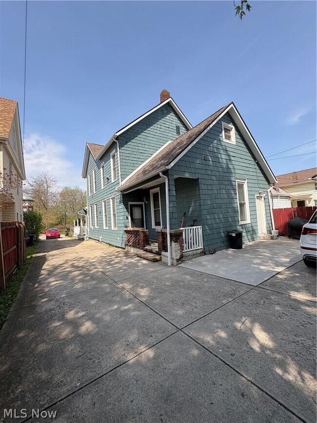 Building Photo - 1855 W 58th St