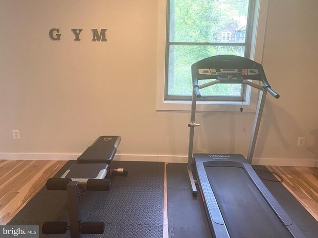 Building Photo - 3550 Bay View Dr