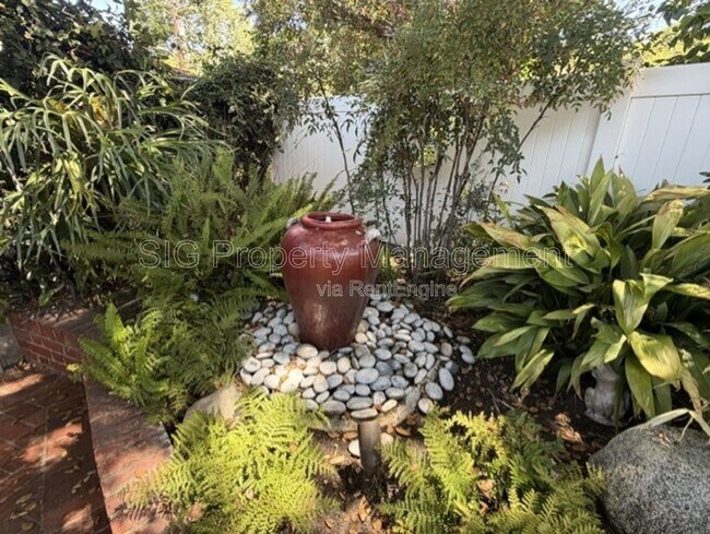 Building Photo - 3040 Orange Ave