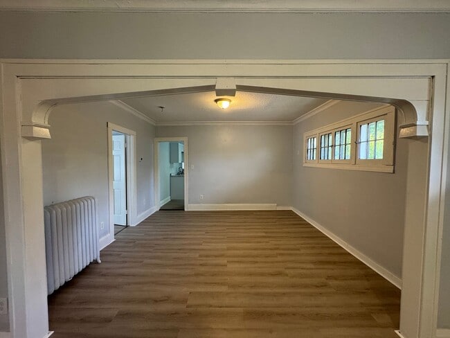 Building Photo - 1429-31 Knox Ave N