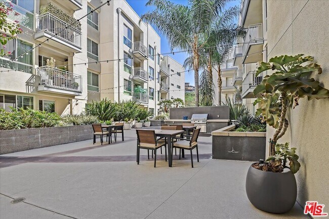 Building Photo - 12655 Bluff Creek Dr
