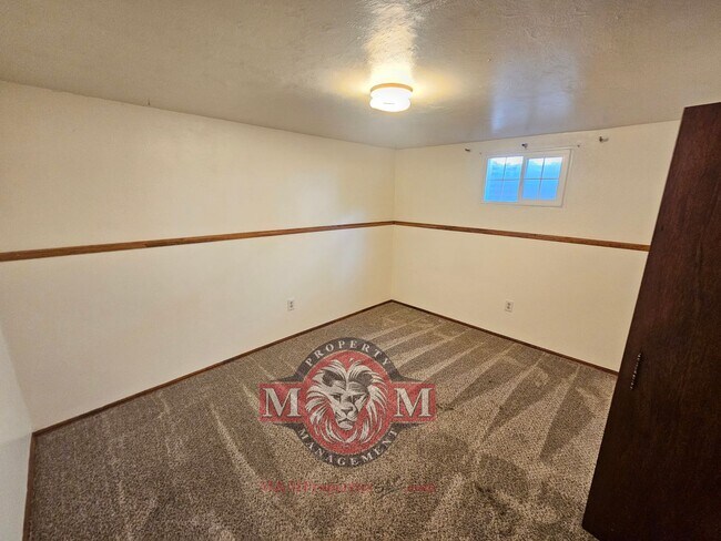 Building Photo - Spacious 5 Bd 3 Ba Home Cottonwood Heights