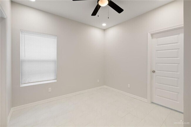 Building Photo - 4601 Larkspur Ave