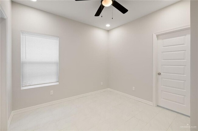 Building Photo - 4605 Larkspur Ave