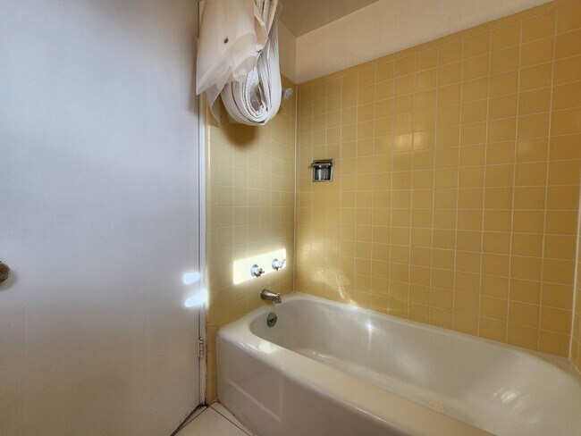 Building Photo - 2015 Cummings Dr