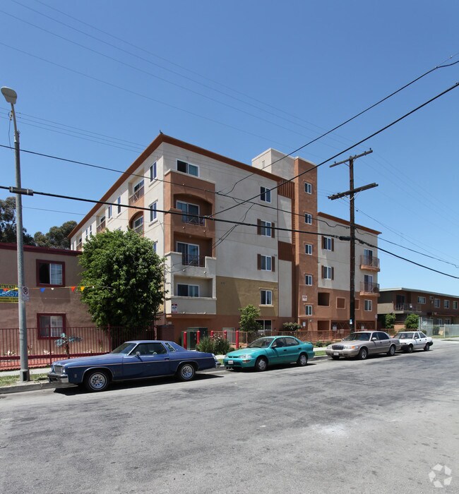 Valley View Apartments 9015 Orion Ave North Hills CA 91343