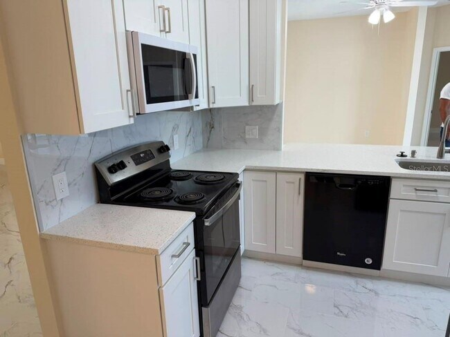 Building Photo - 351 Corsica Ct