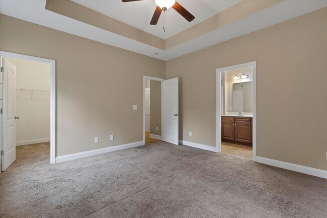 Building Photo - Beautiful 3-bedroom, 2.5-bathroom home available for lease in Hampstead