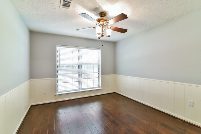 Building Photo - 11715 Parkriver Dr