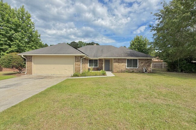 Building Photo - AVAILABLE NOW! (Pet Friendly)