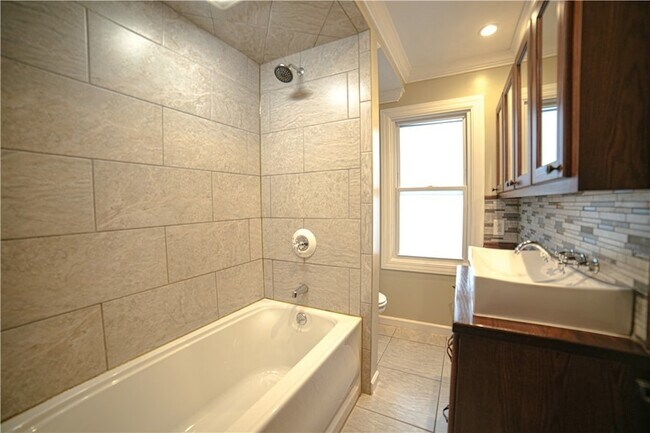 Building Photo - 1108 Highland St